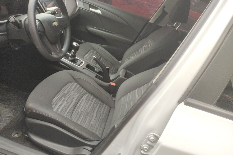 雪佛兰 科沃兹 2016款 1.5L 手动欣享版中控内饰19