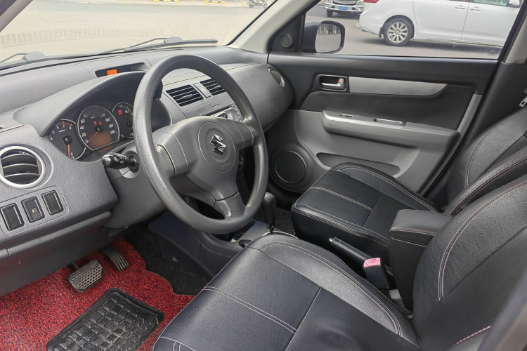 铃木 雨燕 2013款 1.5L 自动20周年限量版中控内饰7004