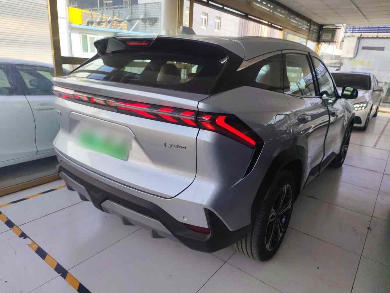 吉利银河 银河L7 2025款 EM-i 115km 探索+版(5)