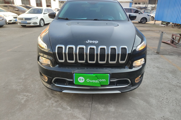 Jeep 自由光 2017款 2.0L 优越版车身外观2