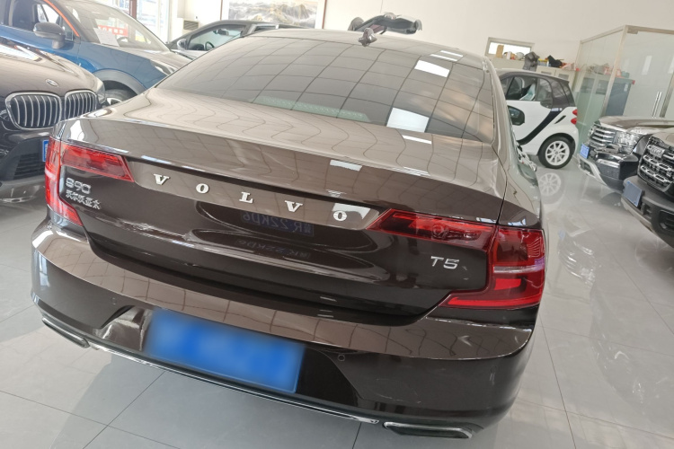 沃尔沃S90 2018款 T5 智雅版车身外观6