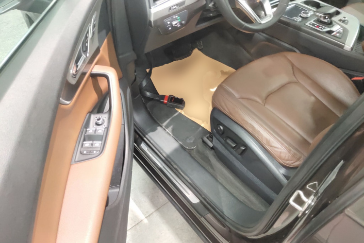 奥迪Q7 2016款 45 TFSI 技术型中控内饰20