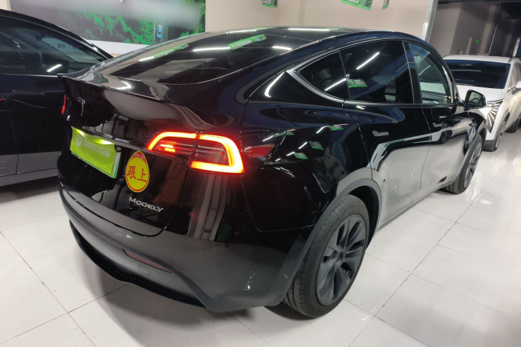 特斯拉 Model Y 2023款 后轮驱动版车身外观7