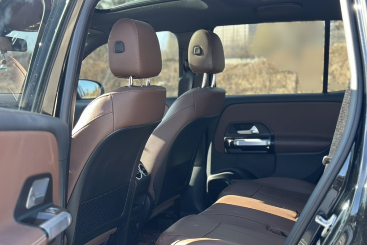 奔驰GLB 2023款 GLB 220 动感型车身外观6007