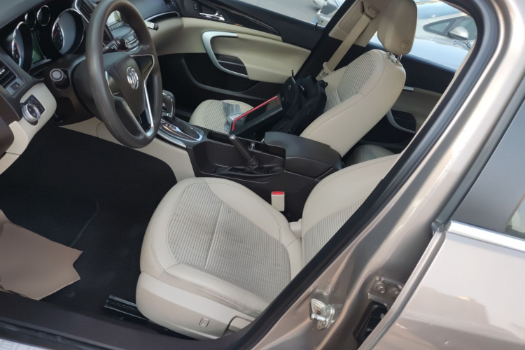 别克 君威 2015款 2.0L 领先时尚型中控内饰19