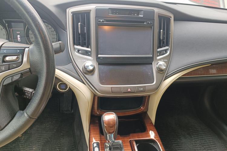 丰田 皇冠 2015款 2.5L 智享版中控内饰16