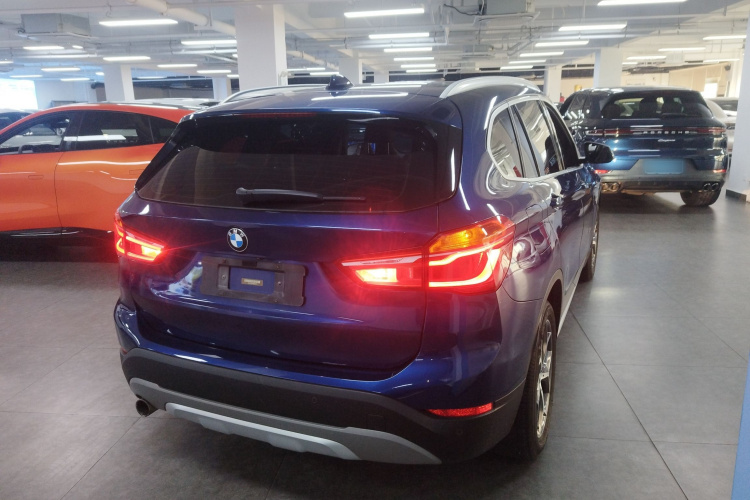 宝马X1 2018款 sDrive18Li 尊享型车身外观6005