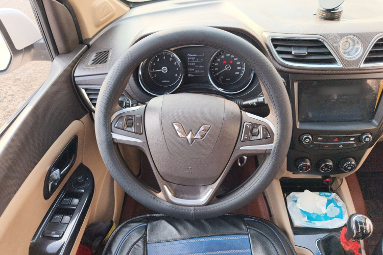 五菱汽车 五菱宏光 2016款 1.5L S1尊享型国V中控内饰13