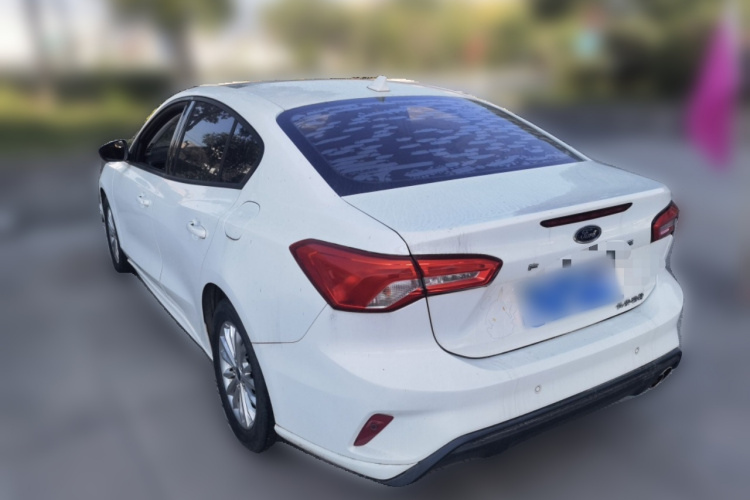 福特 福克斯 2020款 三厢 1.5L 自动锋跃型车身外观5