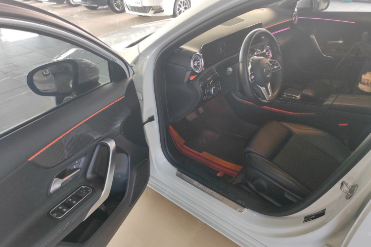 奔驰A级(进口) 2021款 A 200 动感型中控内饰20