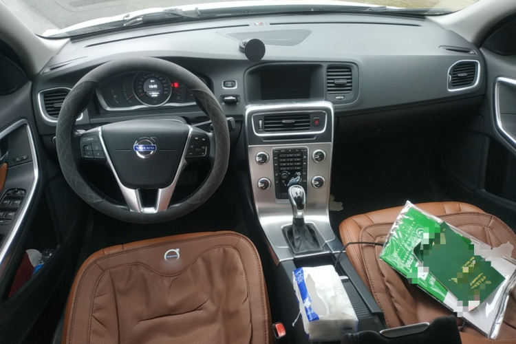 沃尔沃S60 2014款 S60L 2.0T 智远版中控内饰12