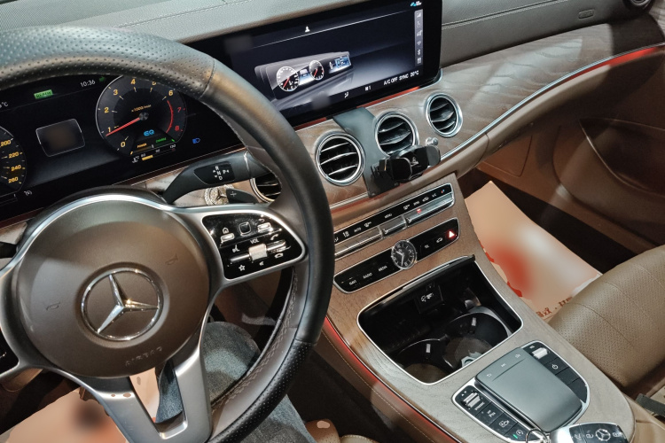奔驰E级 2020款 E 260 L中控内饰12