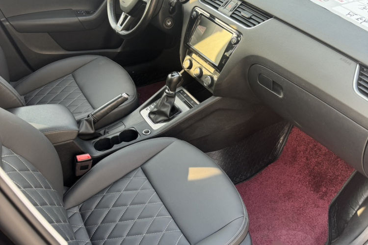 斯柯达 明锐 2018款 TSI230 DSG豪华版中控内饰7002