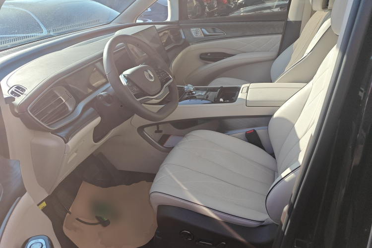 腾势D9 2024款 DM-i 980 四驱尊贵型中控内饰19