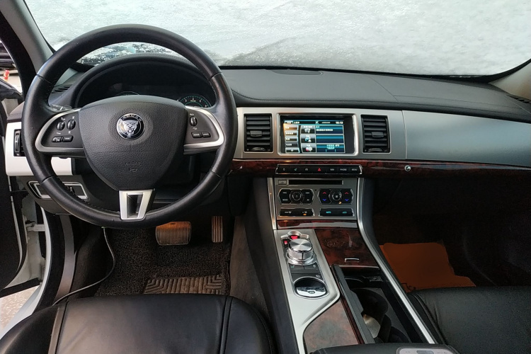 捷豹XF 2014款 XF 2.0T 豪华版中控内饰12