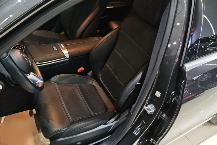 奔驰C级 2022款 C 260 L中控内饰19