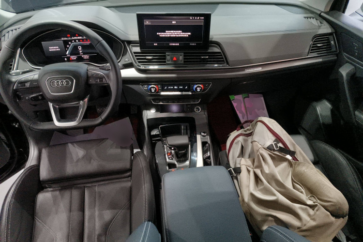 奥迪Q5L 2022款 40T 豪华动感型中控内饰7002