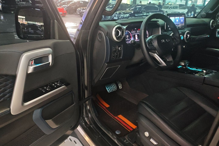 北京越野 北京BJ40 2024款 2.0D 刀锋英雄荣耀版中控内饰20