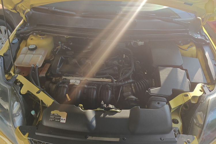 福特 福克斯 2013款 两厢经典 1.8L 自动基本型机舱底盘24