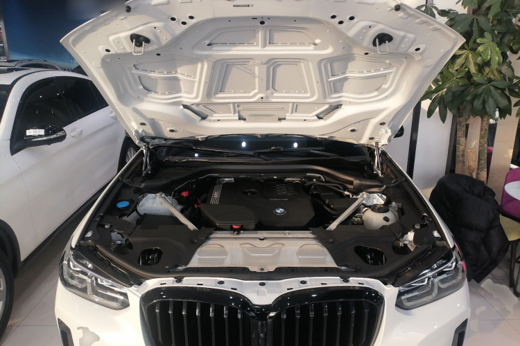 宝马X3 2022款 改款二 xDrive30i 领先型 M曜夜套装机舱底盘24