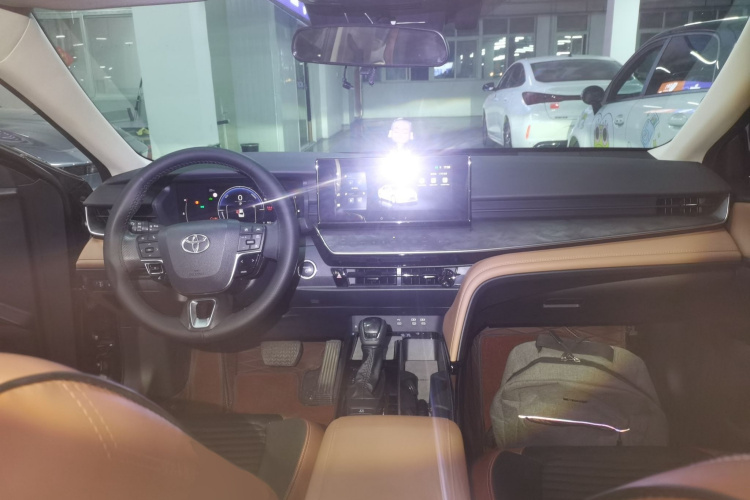 丰田 凯美瑞 2024款 双擎 2.0HGVP 豪华版中控内饰12