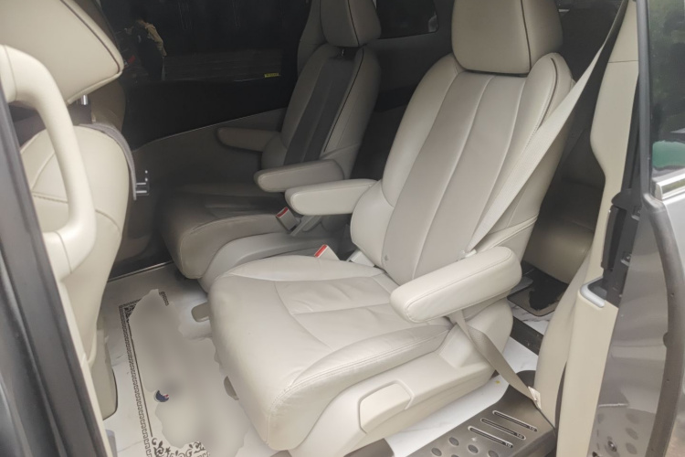 别克GL8 2020款 陆上公务舱 652T 尊贵型中控内饰7004