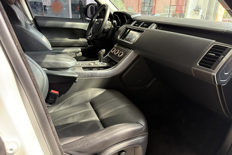 路虎 揽胜运动版 2016款 3.0 SC V6 SE中控内饰7011