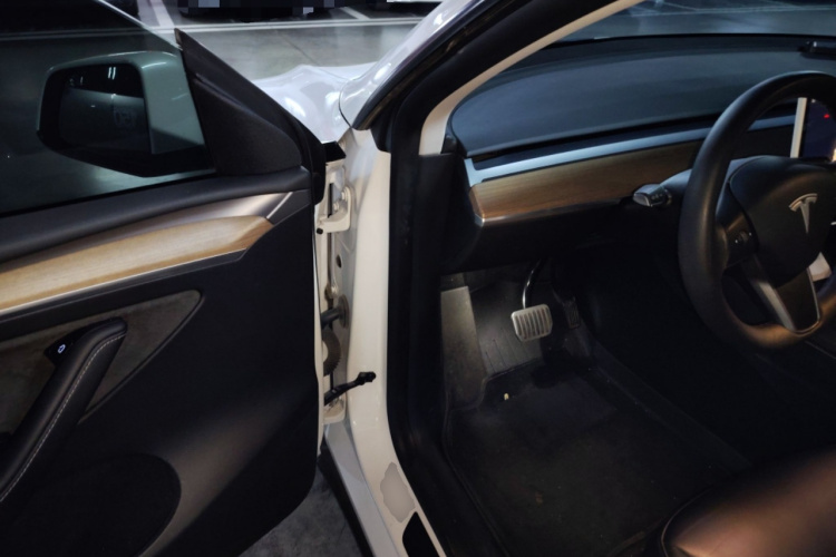 特斯拉 Model Y 2022款 长续航全轮驱动版中控内饰20