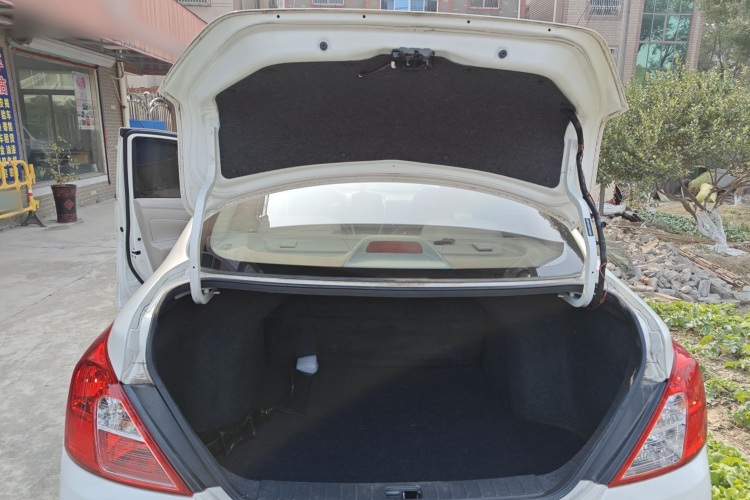 日产 阳光 2015款 1.5XE CVT舒适版机舱底盘23