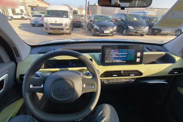 吉利银河 2024款 熊猫mini 200km 耐力熊中控内饰12