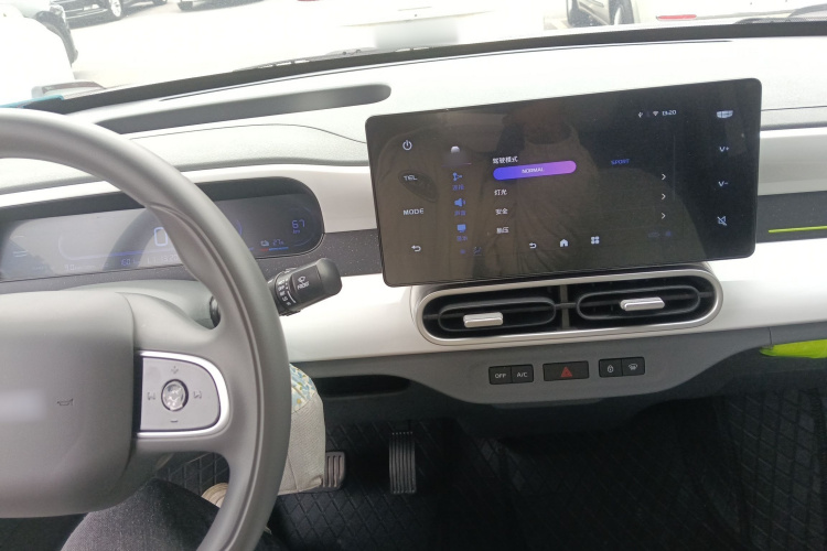 吉利银河 2025款 210km 熊猫卡丁中控内饰12