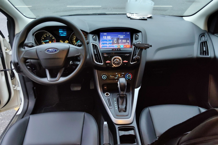 福特 福克斯 2015款 两厢 1.6L 自动舒适型中控内饰12