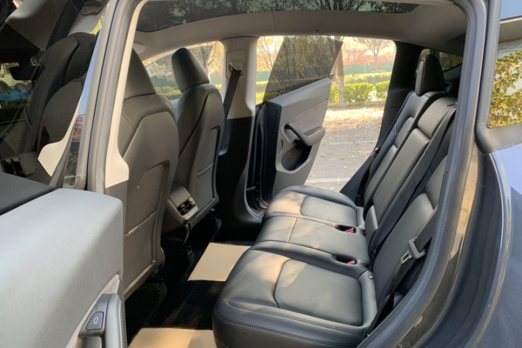 特斯拉 Model Y 2022款 改款 后轮驱动版中控内饰7010