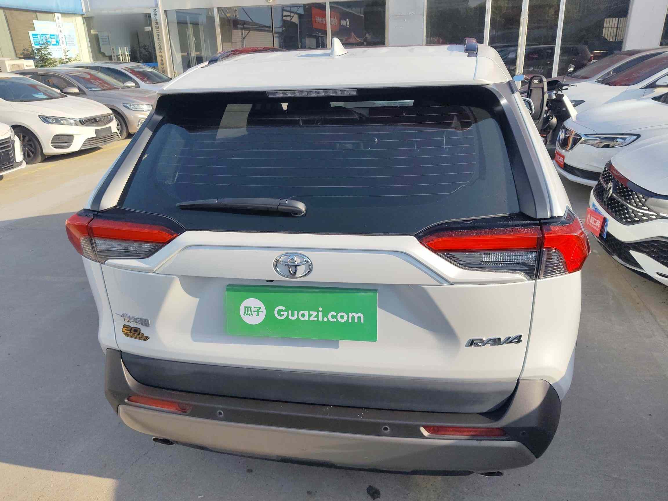 丰田 RAV4荣放 2023款 2.0L CVT两驱20周年铂金纪念版(4)
