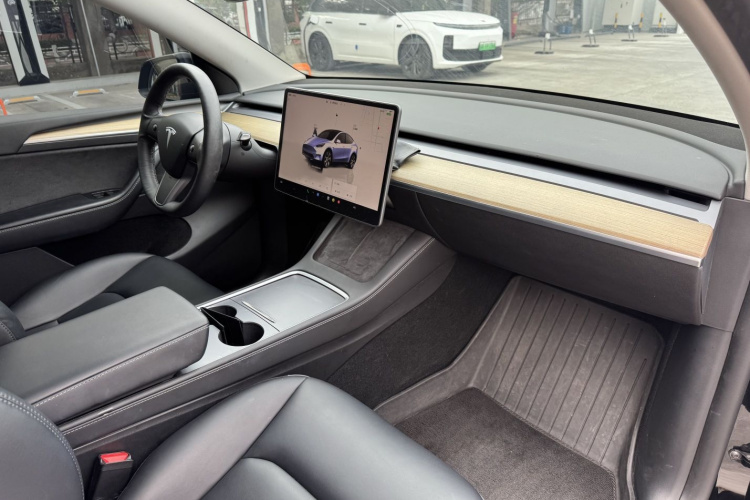 特斯拉 Model Y 2022款 改款 后轮驱动版局部细节9004