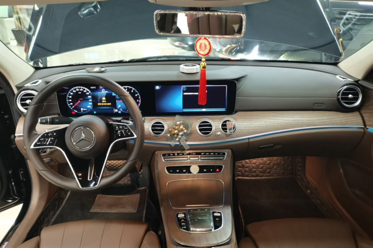 奔驰E级 2022款 E 260 L中控内饰12