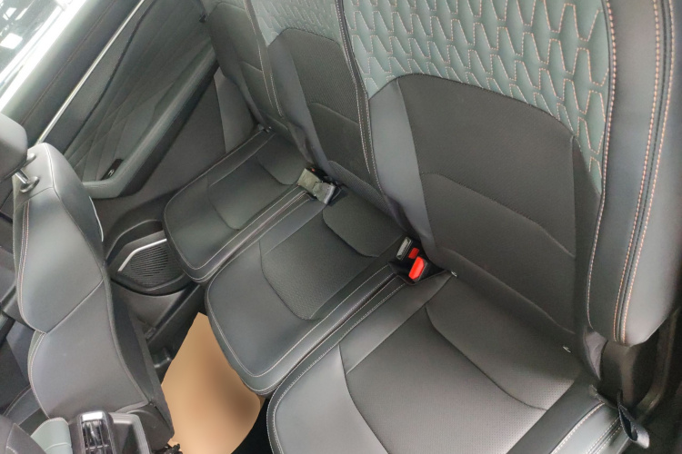 吉利汽车 豪越L 2024款 2.0T DCT尊贵型中控内饰7004