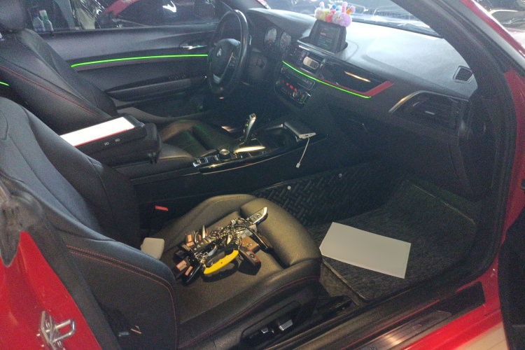 宝马2系(进口) 2019款 225i 敞篷轿跑车 运动设计套装局部细节41