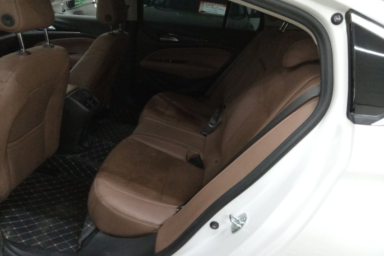 别克 君威 2023款 552T 智享型中控内饰21