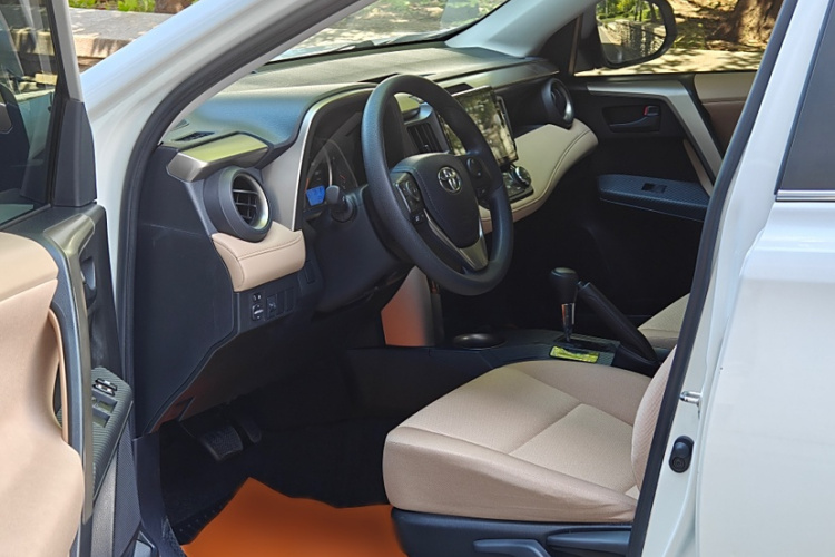 丰田 RAV4荣放 2015款 2.0L CVT两驱风尚版局部细节19