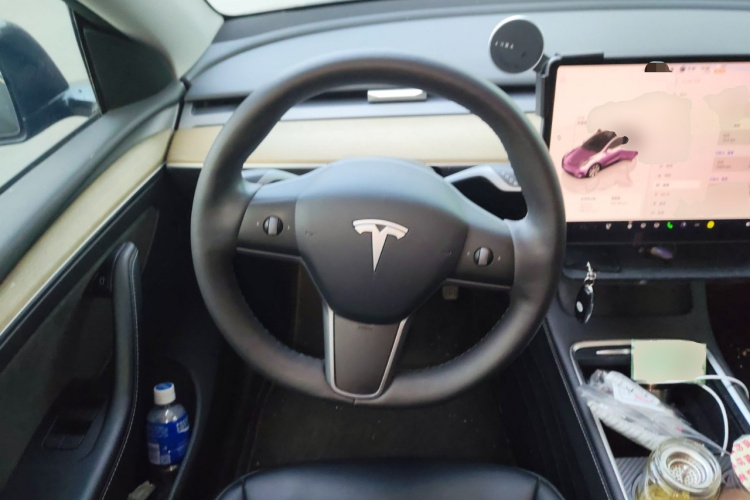 特斯拉 Model Y 2022款 改款 长续航全轮驱动版中控内饰13