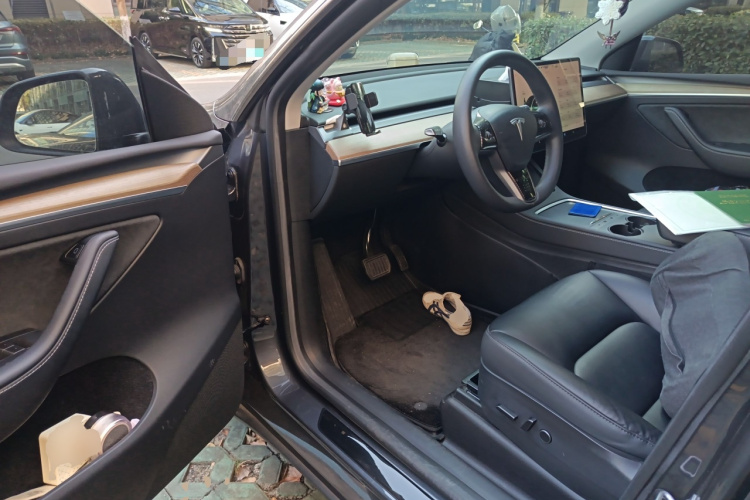 特斯拉 Model Y 2022款 改款 后轮驱动版中控内饰20