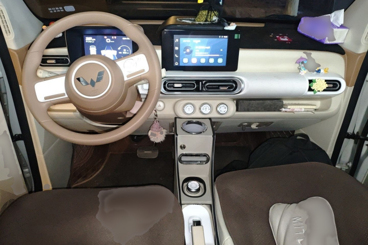 五菱汽车 宏光MINIEV 2024款 第三代 215km 进阶版中控内饰7002