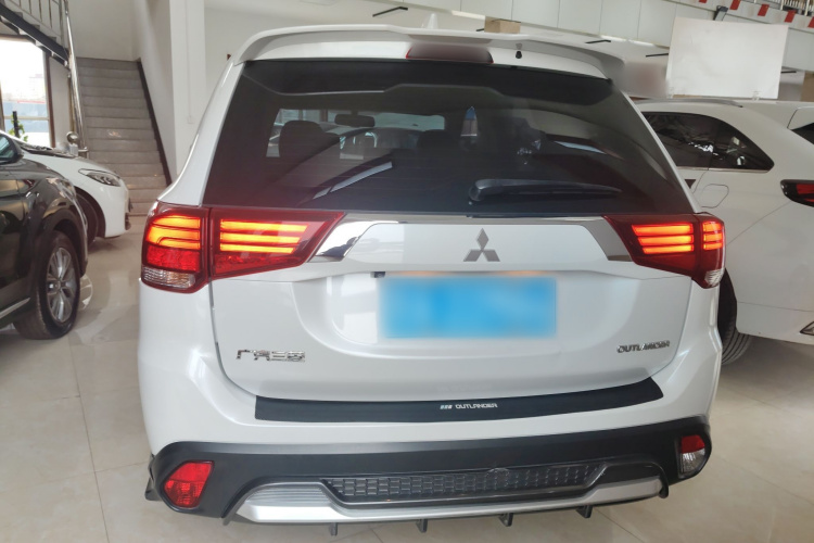 三菱 欧蓝德 2020款 2.0L 两驱畅享版 5座车身外观6