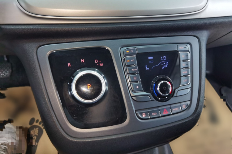 上汽大通MAXUS 大通G10 2022款 2.0T 自动智享版 汽油 7座局部细节18