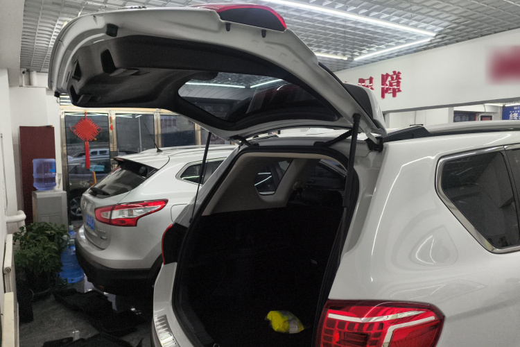 哈弗H6 2021款 运动版 1.5T 自动精英智联型 U型格栅机舱底盘23