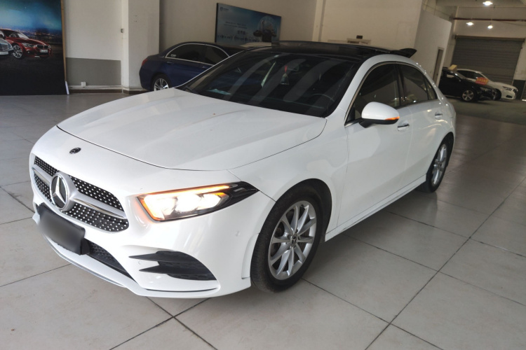 奔驰A级 2019款 A 200 L 运动轿车车身外观4