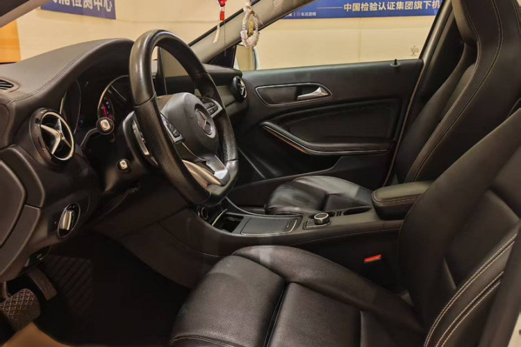 奔驰GLA 2019款 GLA 200 时尚型中控内饰7002