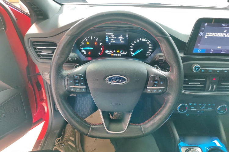 福特 福克斯 2019款 三厢 EcoBoost 180 自动ST Line中控内饰13