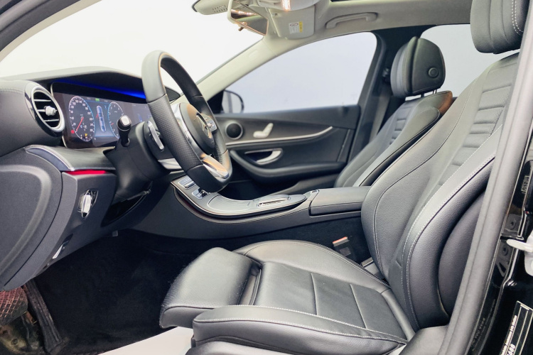 奔驰E级 2019款 E 260 L 运动型中控内饰7006